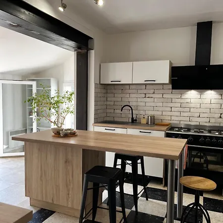 Charmante Maison Canetoise Proche Et Commodites !